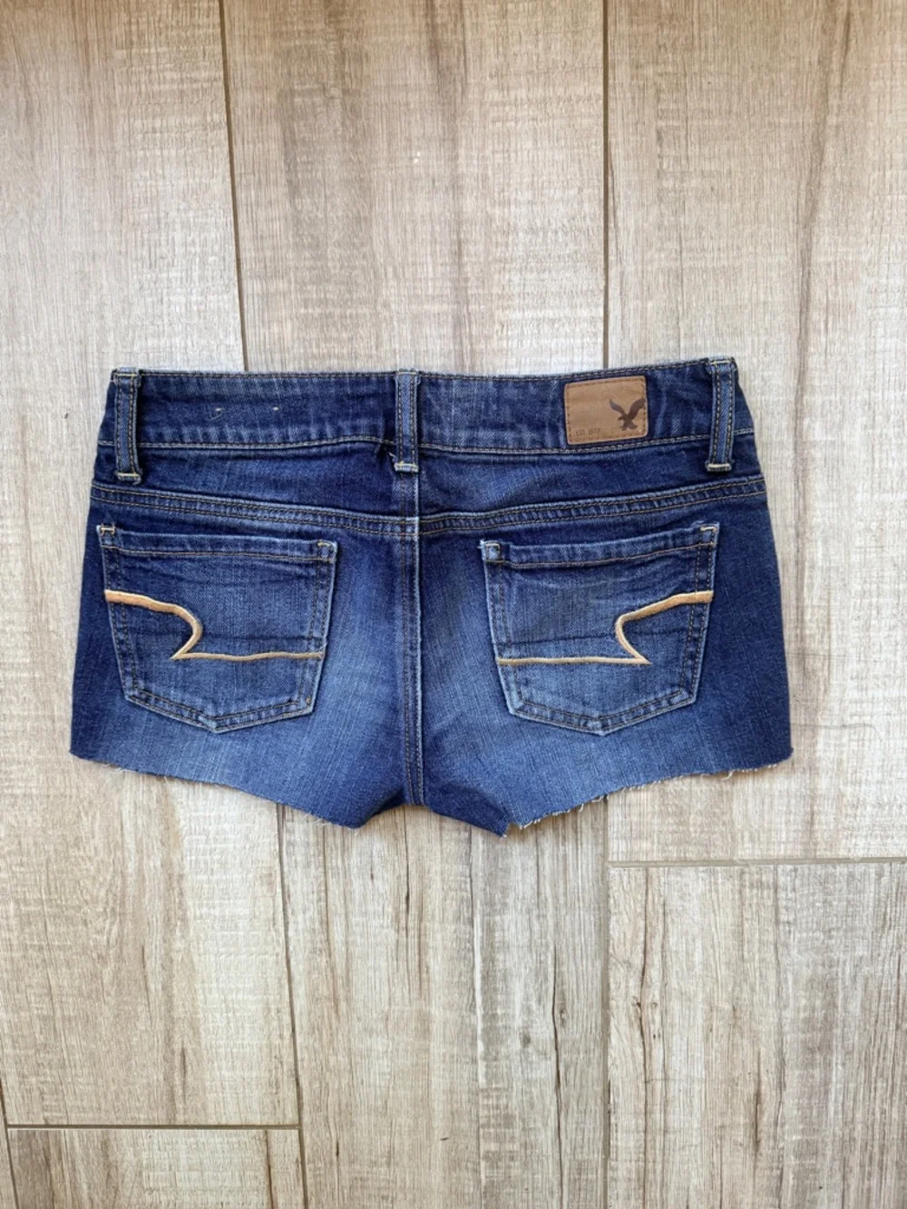 American Eagle Outfitters Low Rise Cut Off Shorts - Picture 6 of 9